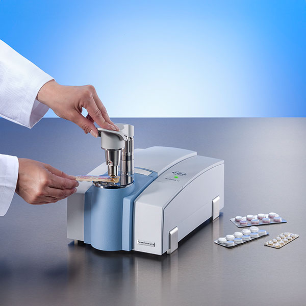 bruker-ALPHA_ftir-spectrometer-ATR-measurement-blister-sample