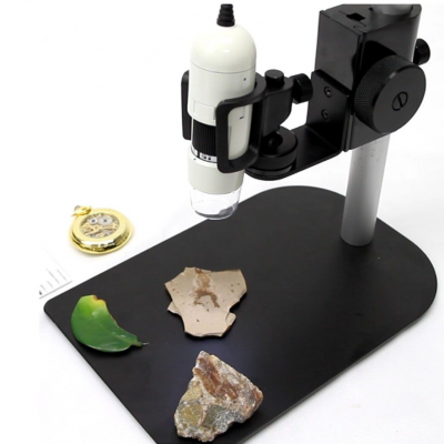 Digital, mobile documenting microscope for kids